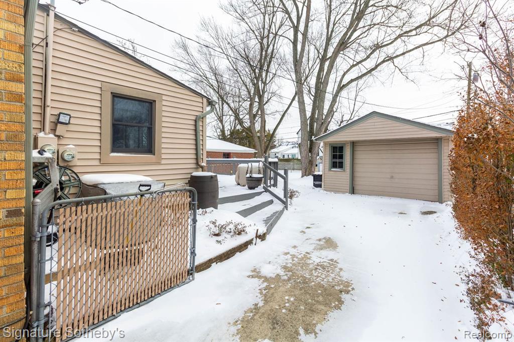 2252 Pembroke Road Birmingham, MI 48009 - Photo 33 of 41