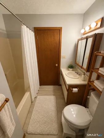 $2,500 | 69 Northwest Drive, Unit 60, Plainville, CT 06062