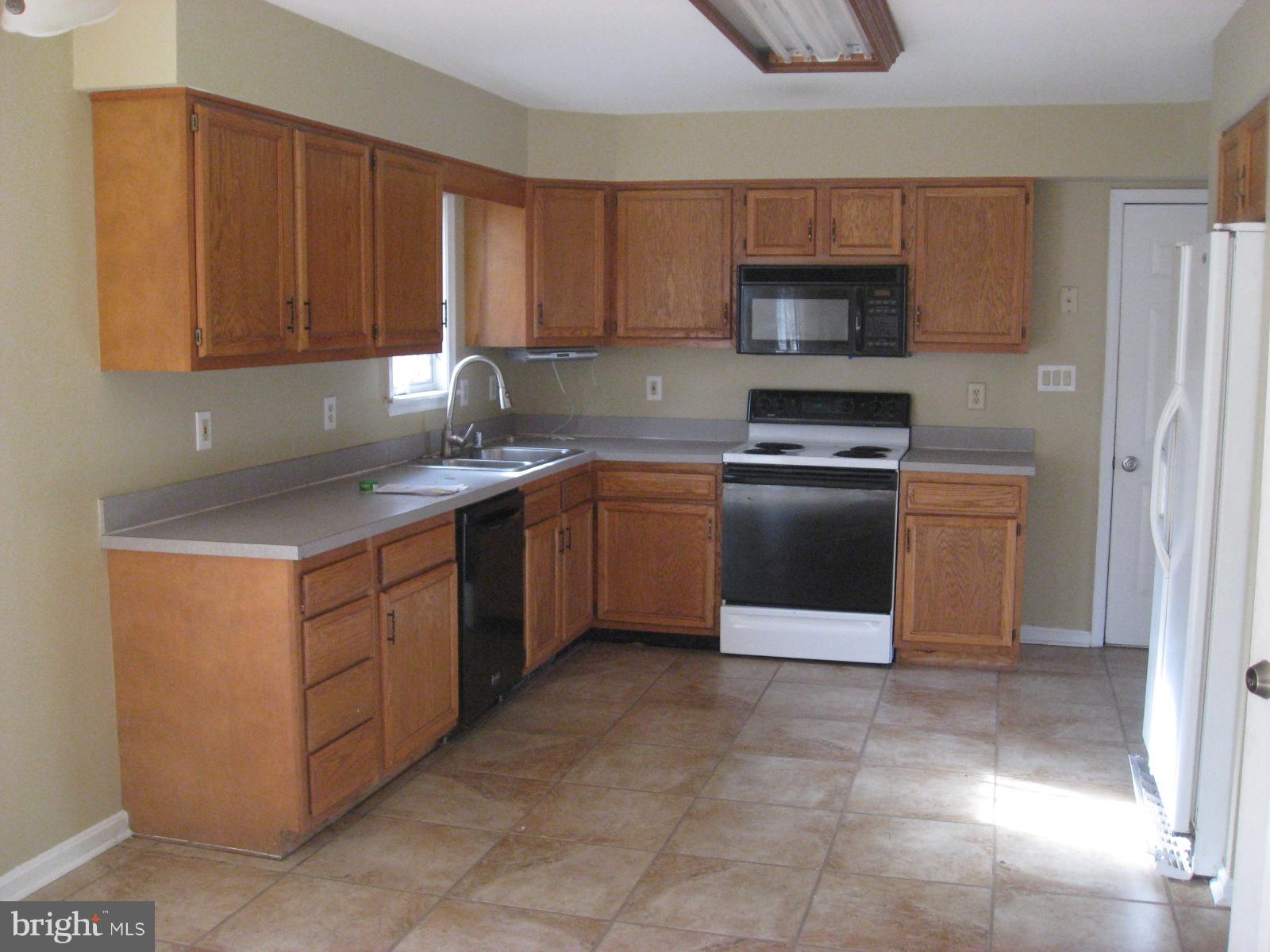 989 Johnswoods Road Lusby, MD 20657 - Photo 2 of 6 Kitchen