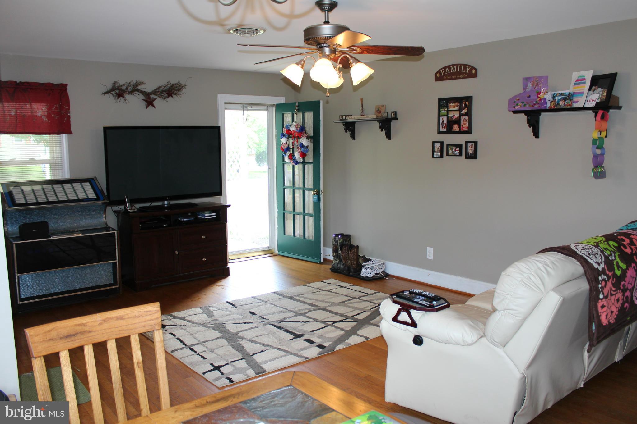 3 Liberty Street Ridgely, MD 21660 - Photo 6 of 25 Living Room