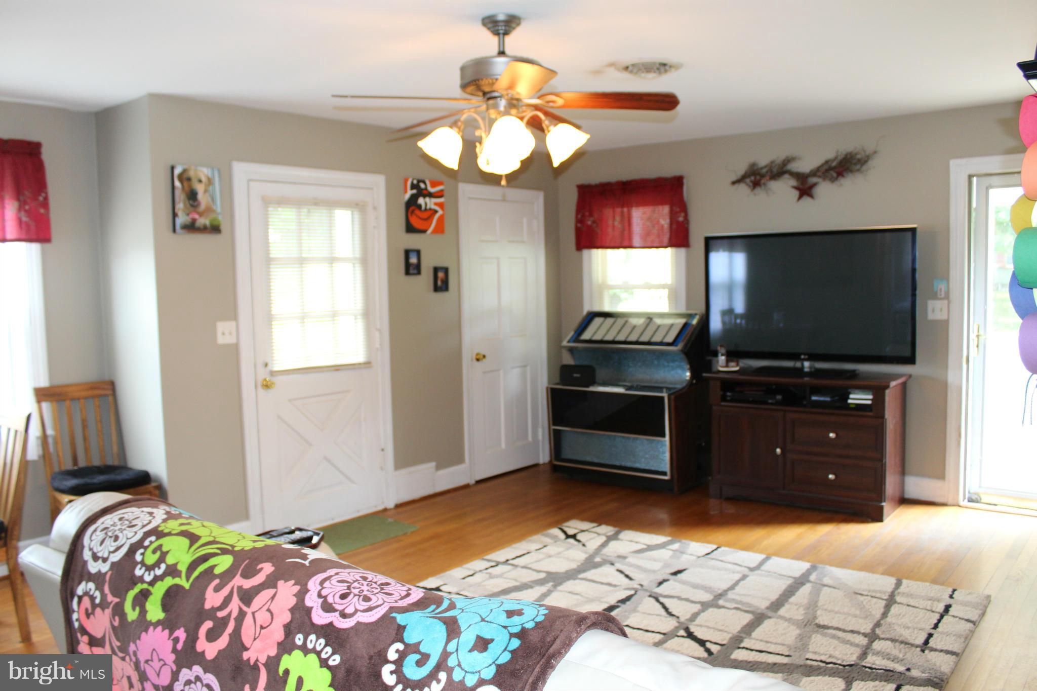 3 Liberty Street Ridgely, MD 21660 - Photo 7 of 25 Living Room