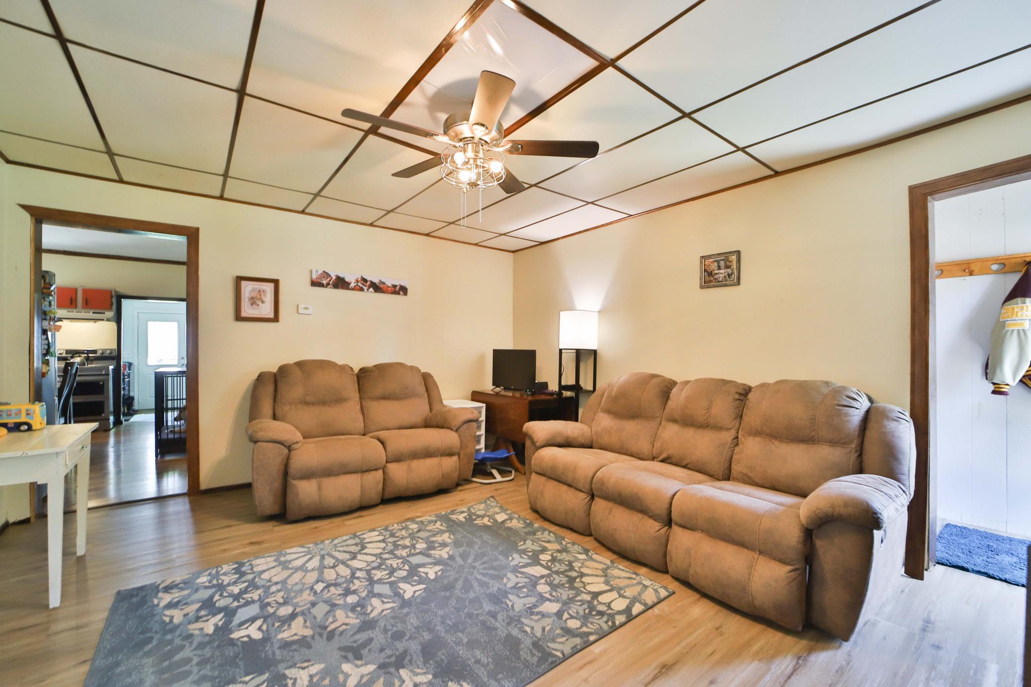 403 8th Street Northeast Staples, MN 56479 - Photo 11 of 41