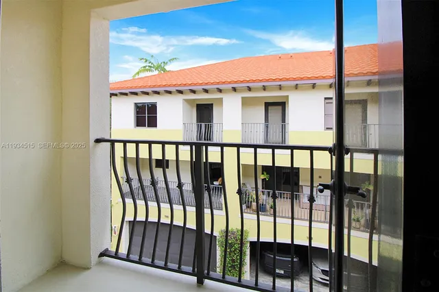 $5,000 | 3204 Bird Avenue, Unit 119, Miami, FL 33133