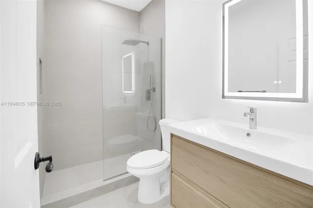 $5,000 | 3204 Bird Avenue, Unit 119, Miami, FL 33133