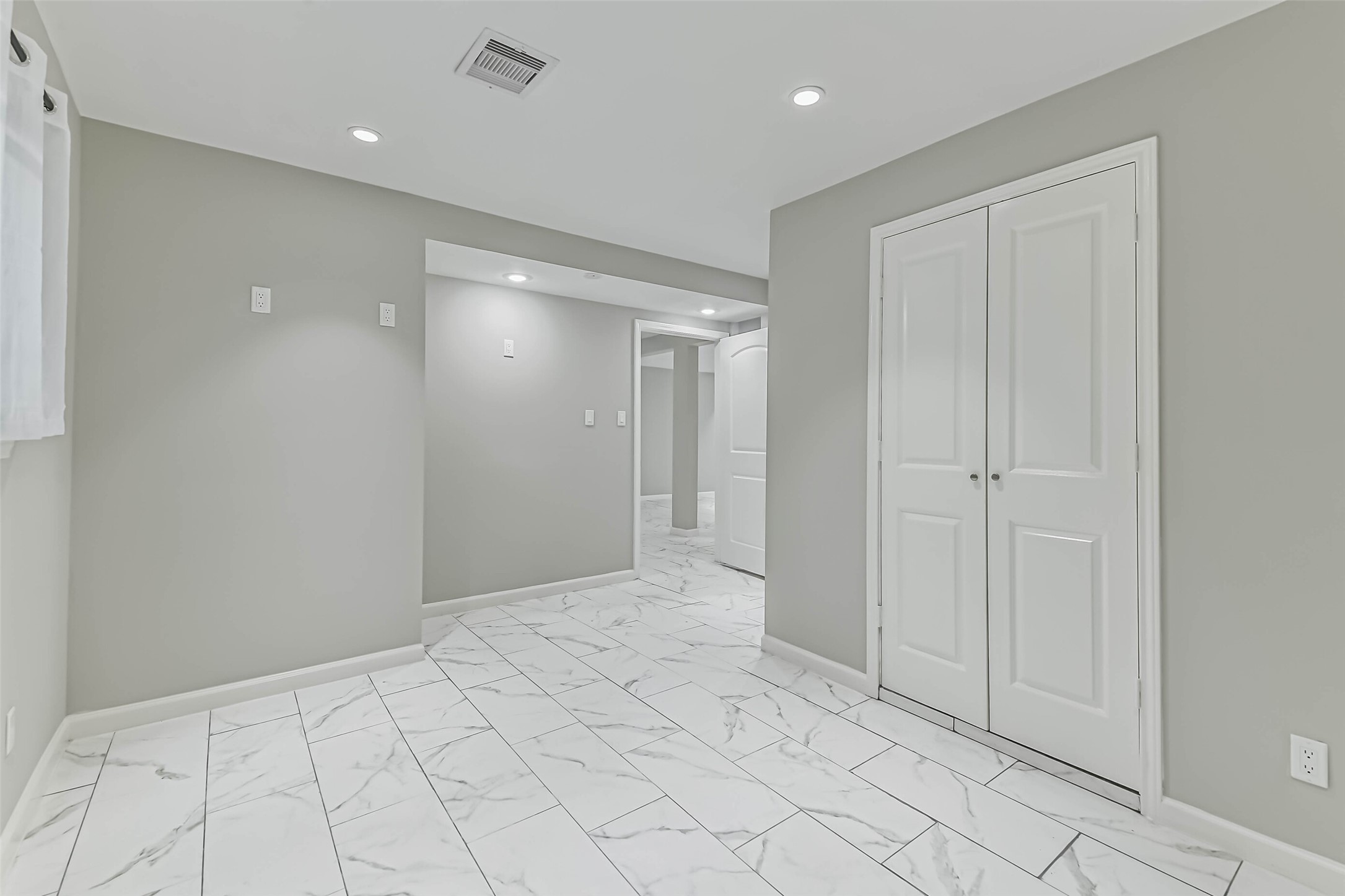 6853 Chasewood Drive Houston, TX 77489 - Photo 17 of 29 a view of an empty room