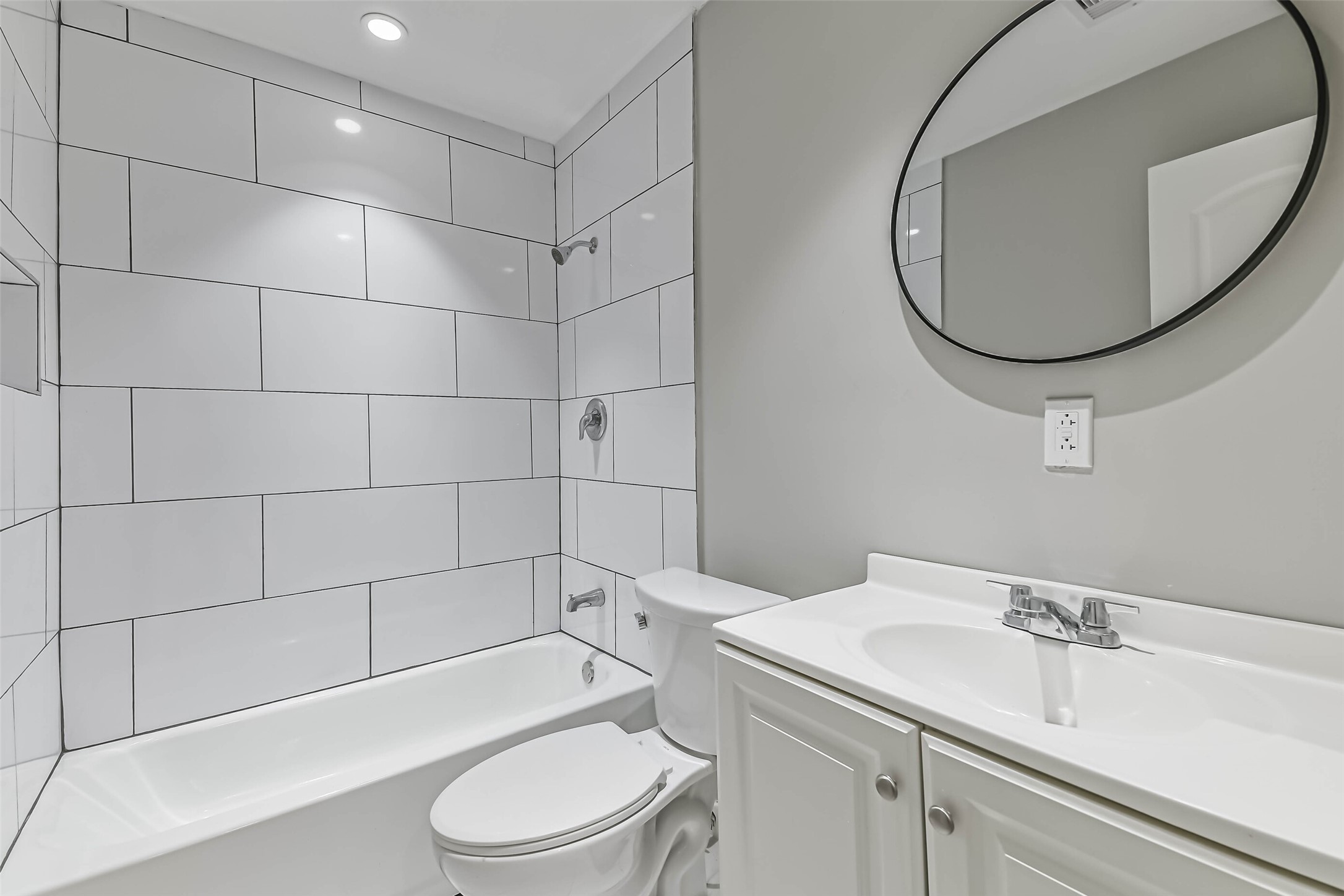 6853 Chasewood Drive Houston, TX 77489 - Photo 19 of 29 a bathroom with a sink a toilet and a mirror