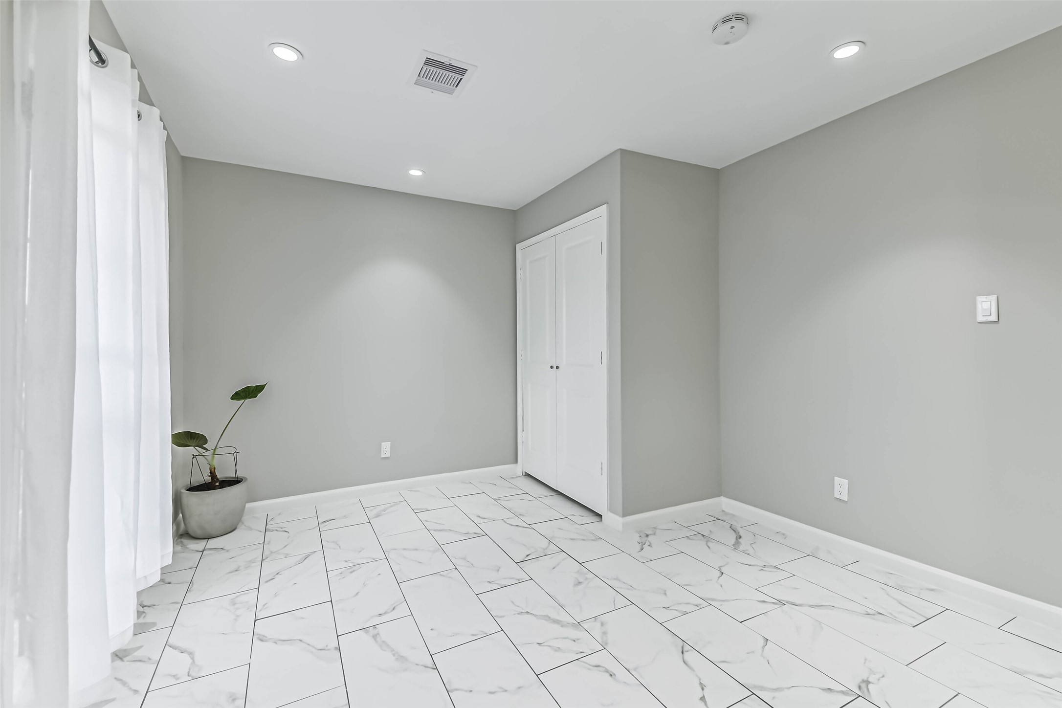 6853 Chasewood Drive Houston, TX 77489 - Photo 24 of 29 a view of room