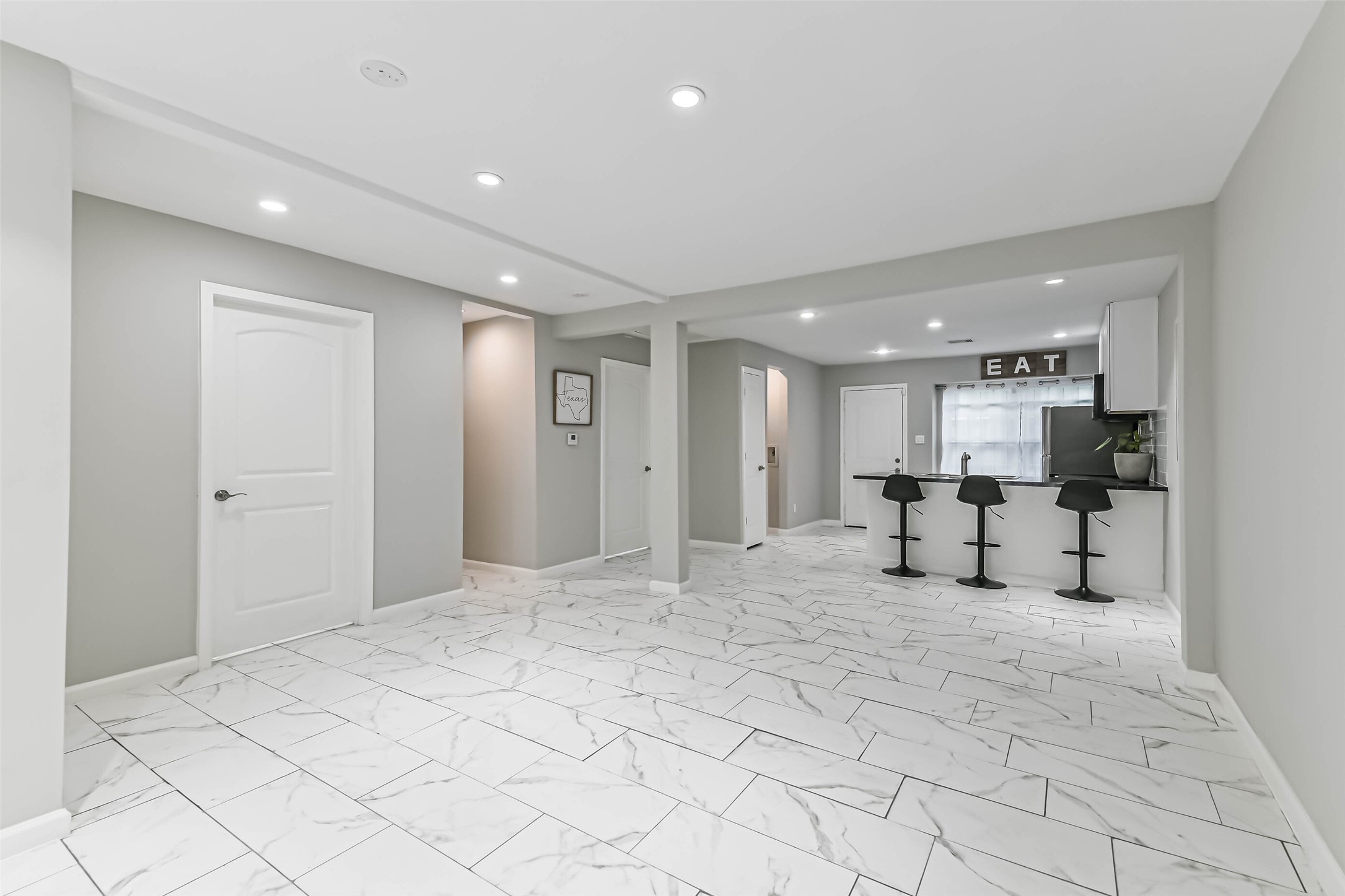 6853 Chasewood Drive Houston, TX 77489 - Photo 5 of 29 a view of an empty room