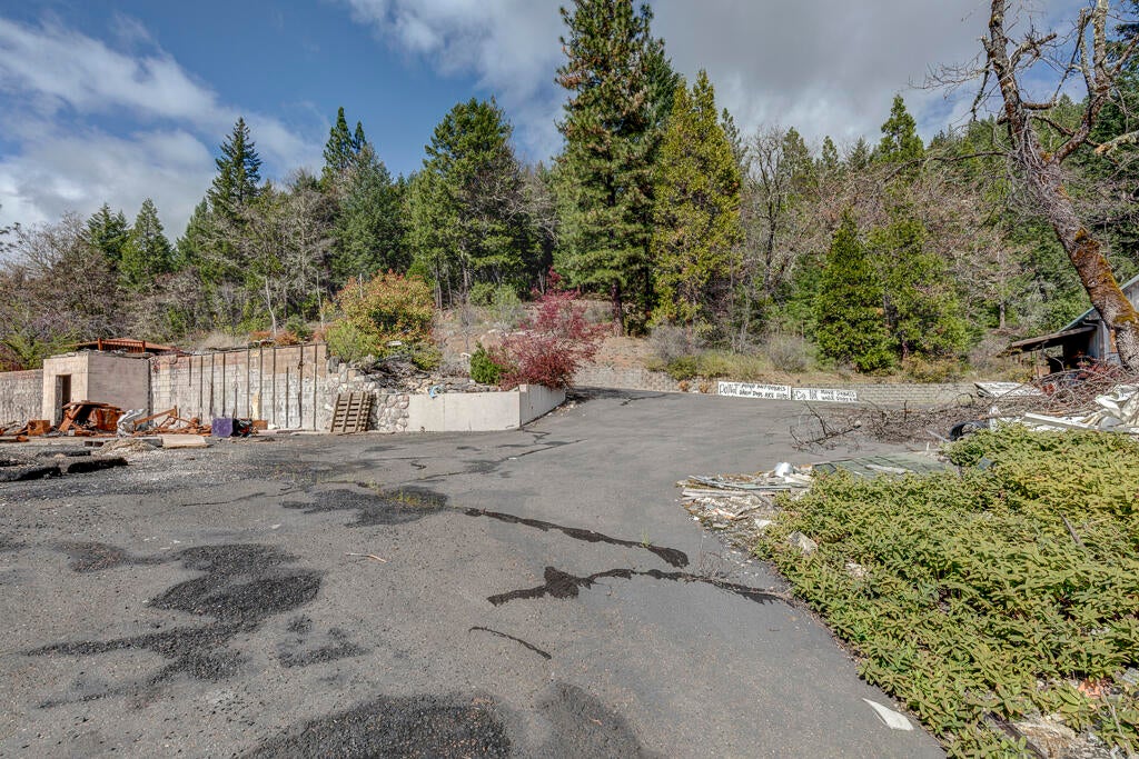 225 Flounce Rock Road Prospect, OR 97536 - Photo 2 of 28 02