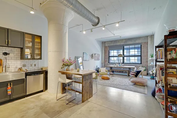 $317,500 | 250 Park Avenue, Unit 305, Minneapolis, MN 55415