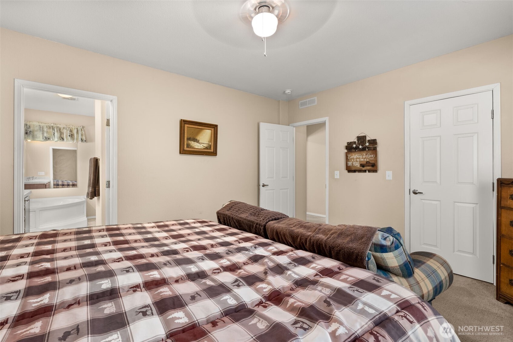 22010 Summers Road Centralia, WA 98531 - Photo 16 of 33 a bedroom with a large bed and a window