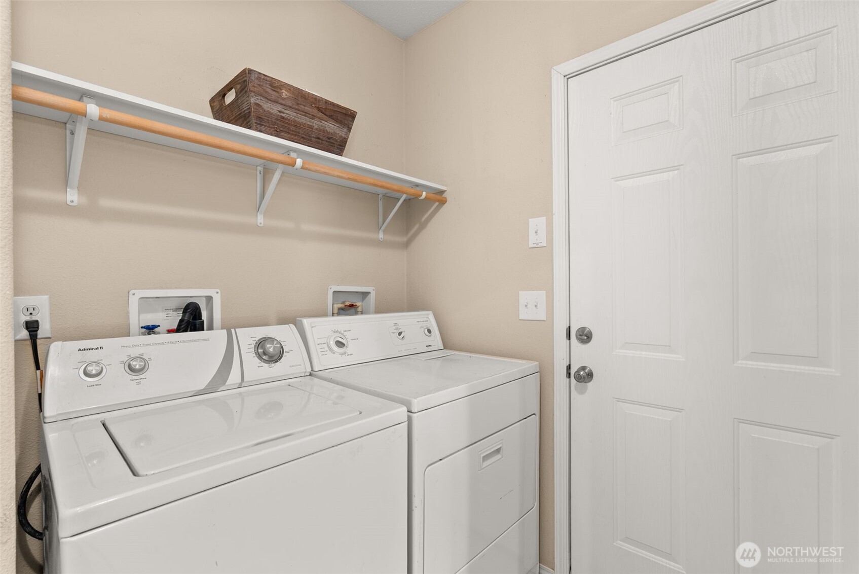 22010 Summers Road Centralia, WA 98531 - Photo 22 of 33 a utility room with dryer and washer