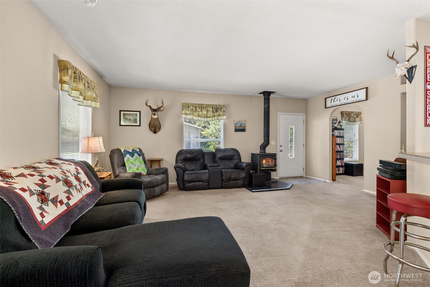 22010 Summers Road Centralia, WA 98531 - Photo 7 of 33 a living room with furniture window and couch