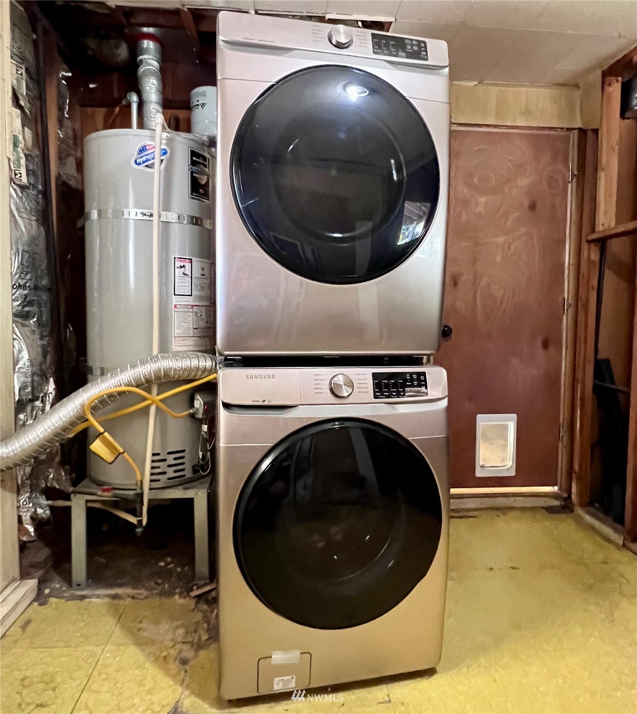 1166 Brookdale Road East Tacoma, WA 98445 - Photo 17 of 20 a utility room with dryer and washer
