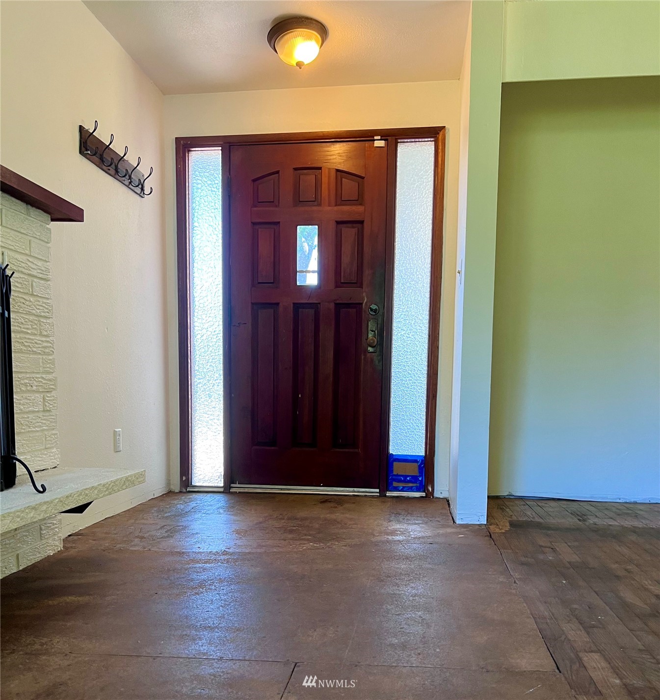 1166 Brookdale Road East Tacoma, WA 98445 - Photo 2 of 20 an entryway with a door