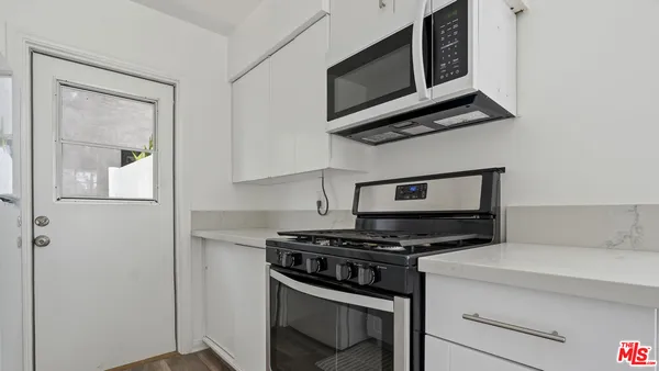 $4,700 | 13842 Hamlin Street, Van Nuys, CA 91401