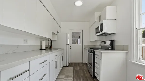 $4,700 | 13842 Hamlin Street, Van Nuys, CA 91401