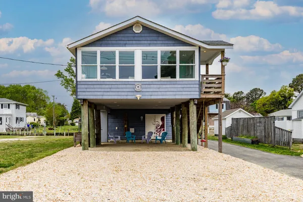 a view of a house with a yard and plants
