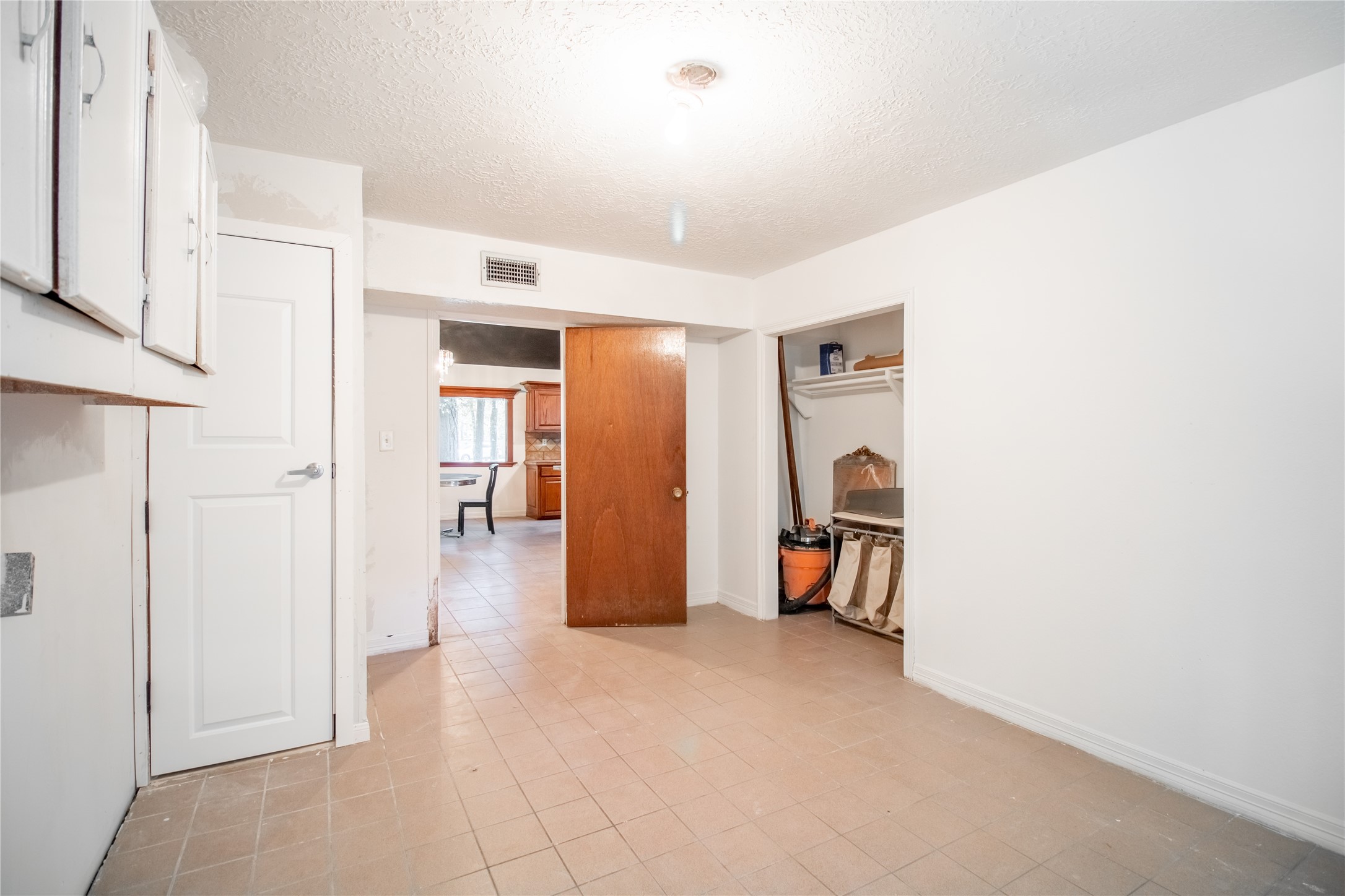 27607 Decker Woods Drive Magnolia, TX 77354 - Photo 13 of 48 a view of a livingroom with walk in closet and bedroom