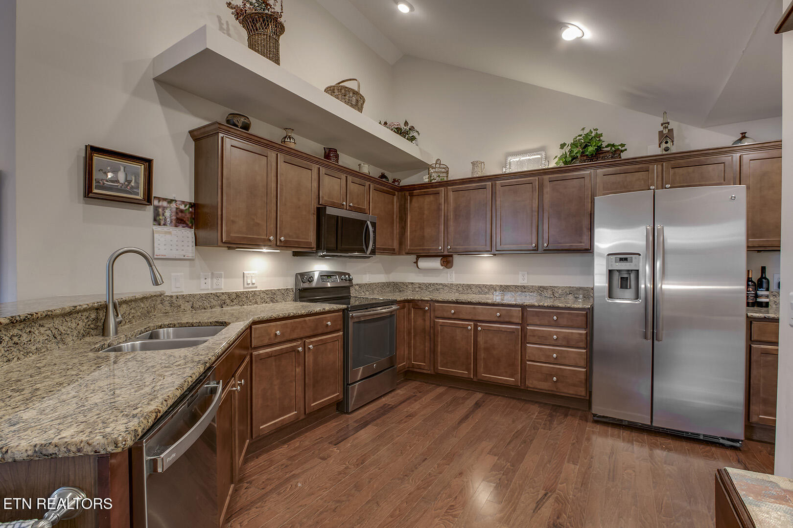 811 Pryse Farm Boulevard Knoxville, TN 37934 - Photo 17 of 42 17_PryseFarmBlvd_811_Kitchen01