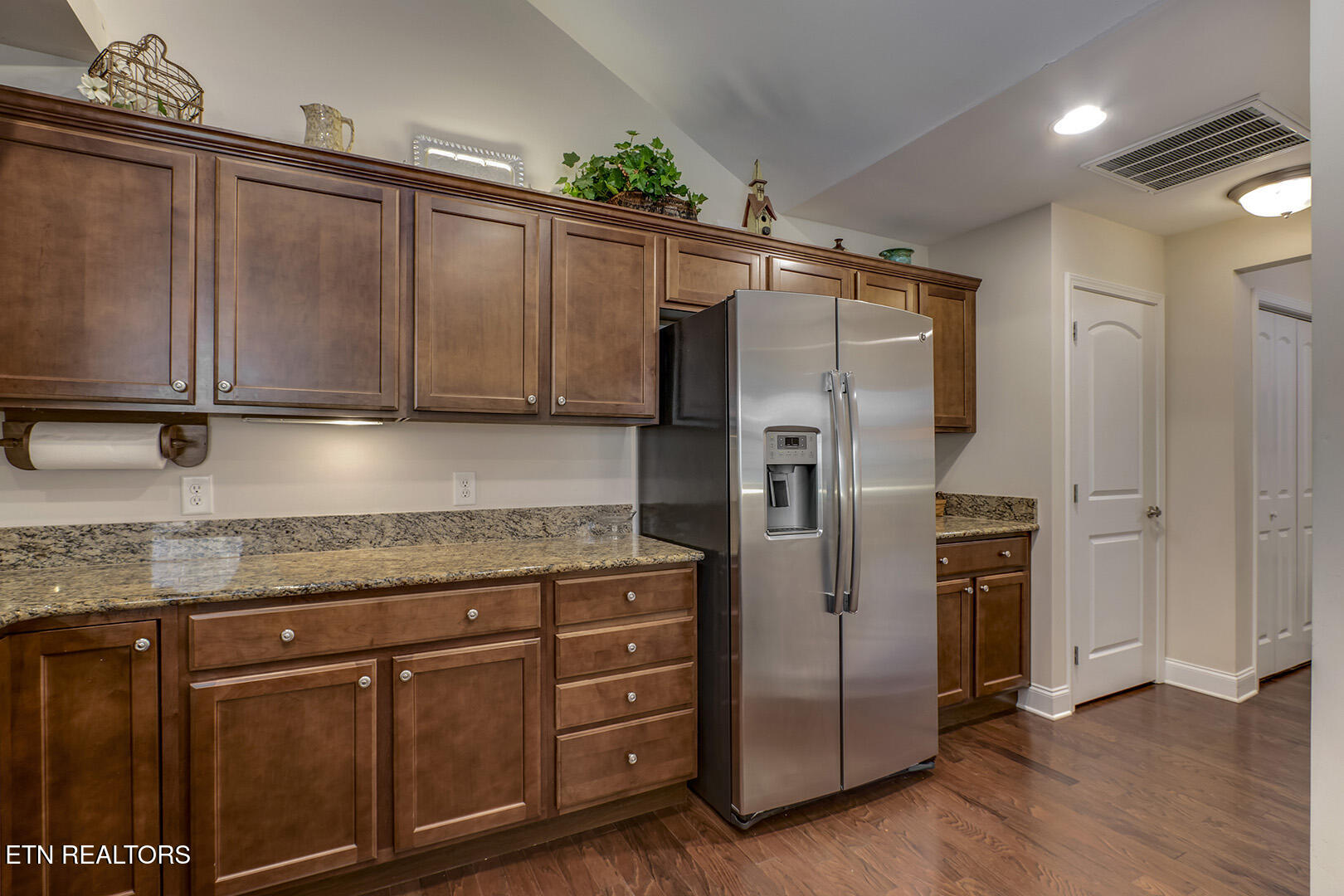 811 Pryse Farm Boulevard Knoxville, TN 37934 - Photo 18 of 42 18_PryseFarmBlvd_811_Kitchen02