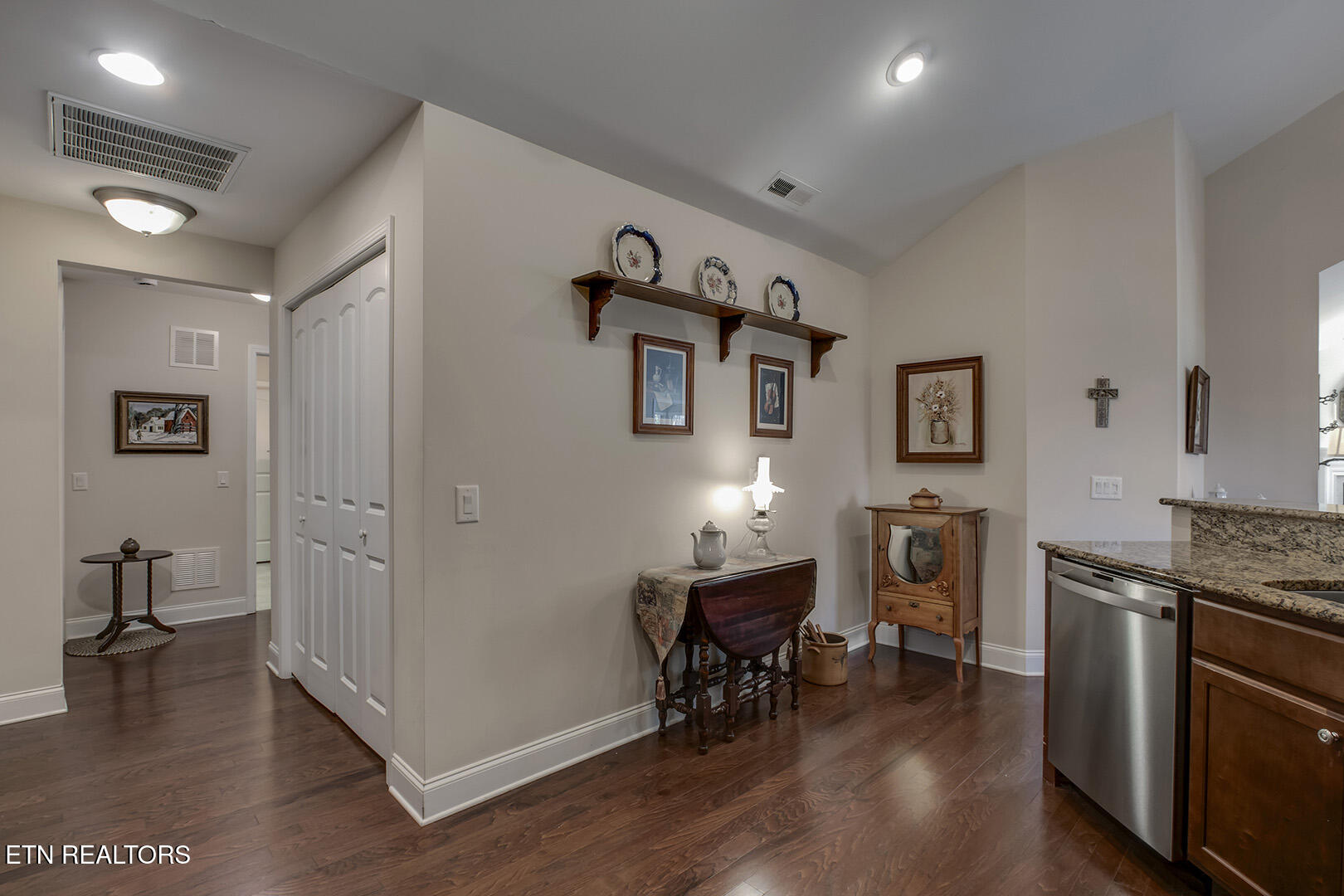 811 Pryse Farm Boulevard Knoxville, TN 37934 - Photo 19 of 42 19_PryseFarmBlvd_811_Kitchen03