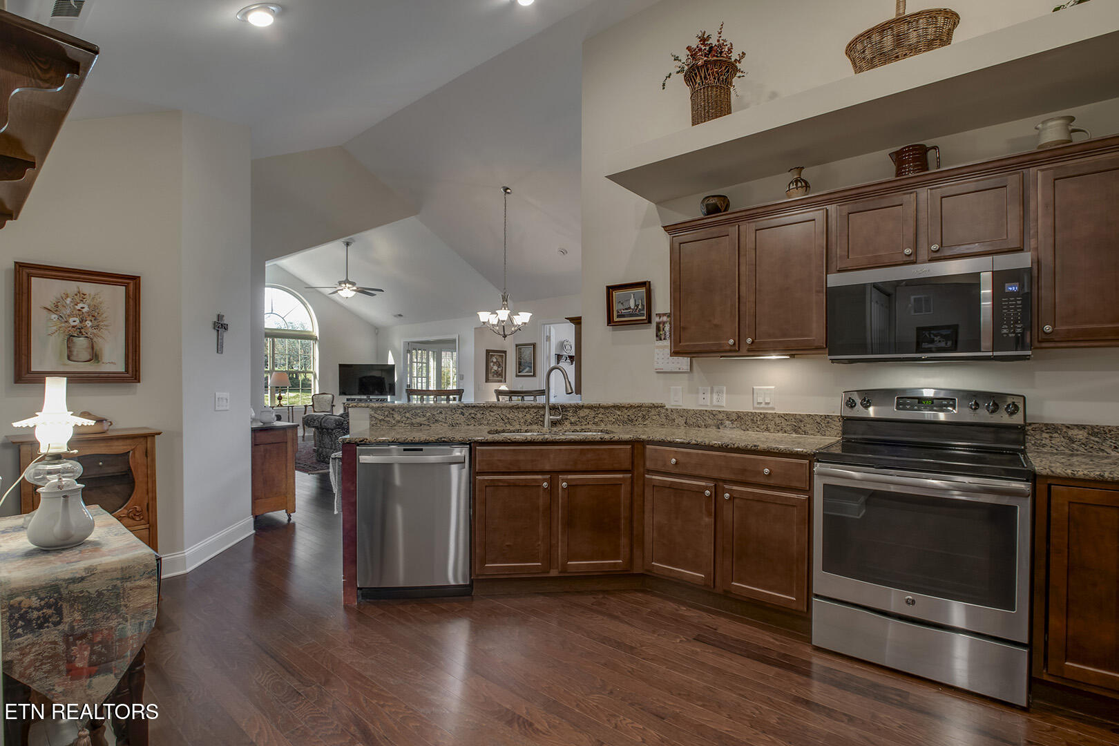 811 Pryse Farm Boulevard Knoxville, TN 37934 - Photo 24 of 42 24_PryseFarmBlvd_811_Kitchen04