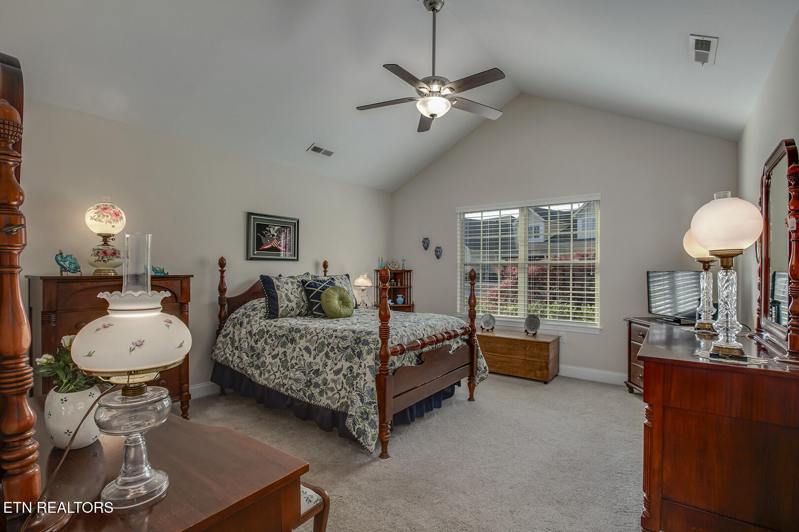 811 Pryse Farm Boulevard Knoxville, TN 37934 - Photo 28 of 42 28_PryseFarmBlvd_811_MasterBedroom01