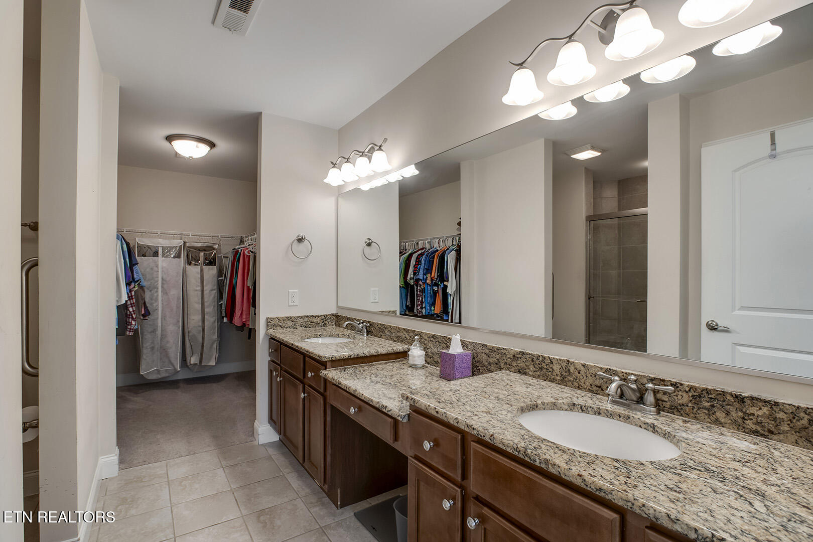 811 Pryse Farm Boulevard Knoxville, TN 37934 - Photo 29 of 42 29_PryseFarmBlvd_811_MasterBath01