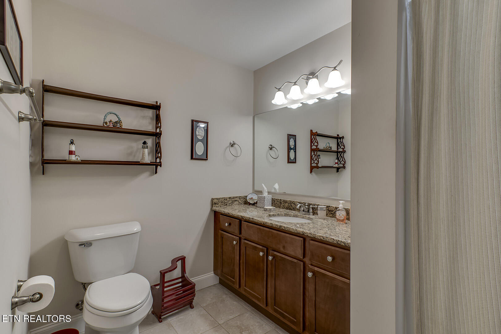 811 Pryse Farm Boulevard Knoxville, TN 37934 - Photo 41 of 42 41_PryseFarmBlvd_811_GuestBath
