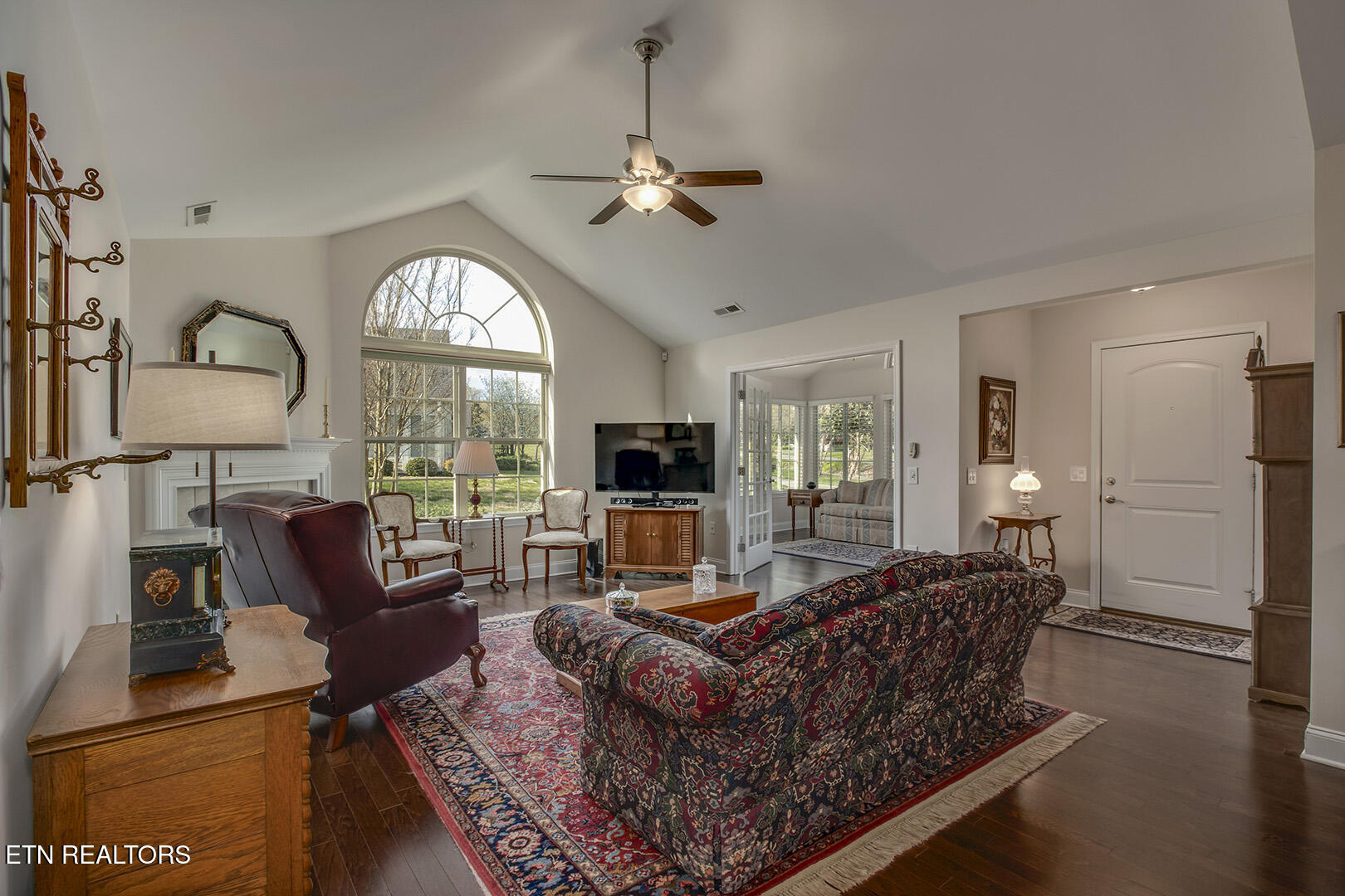 811 Pryse Farm Boulevard Knoxville, TN 37934 - Photo 10 of 42 10_PryseFarmBlvd_811_Living02