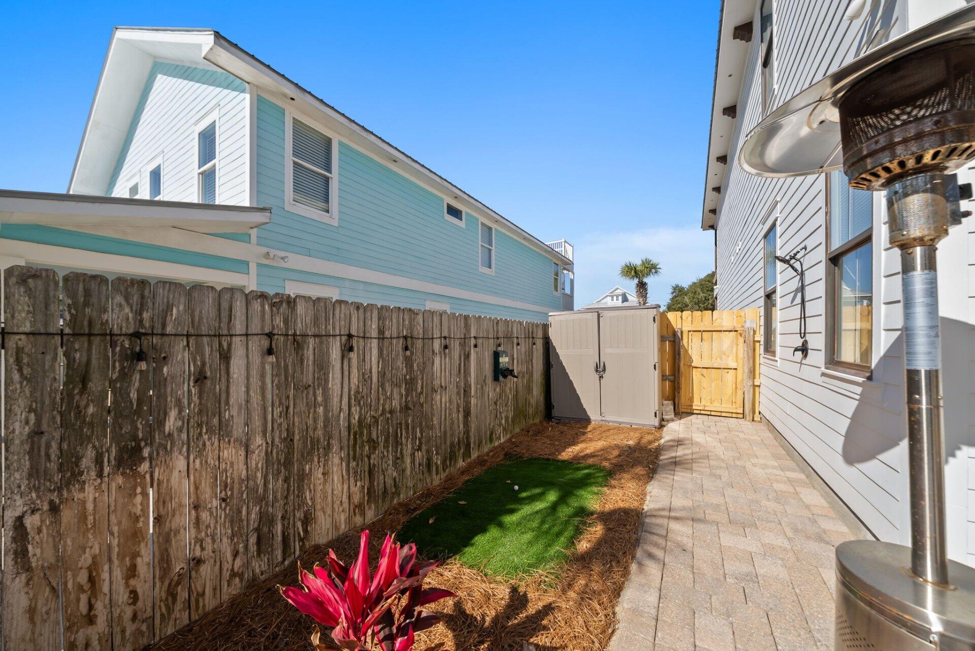85 Cobia Street Destin, FL 32541 - Photo 15 of 59 15-side-yard-destin-beach-house
