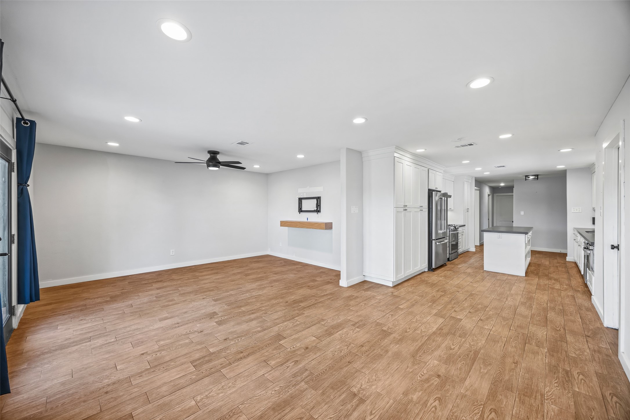 9715 Greenwillow Street Houston, TX 77096 - Photo 14 of 31 a view of a livingroom with a kitchen