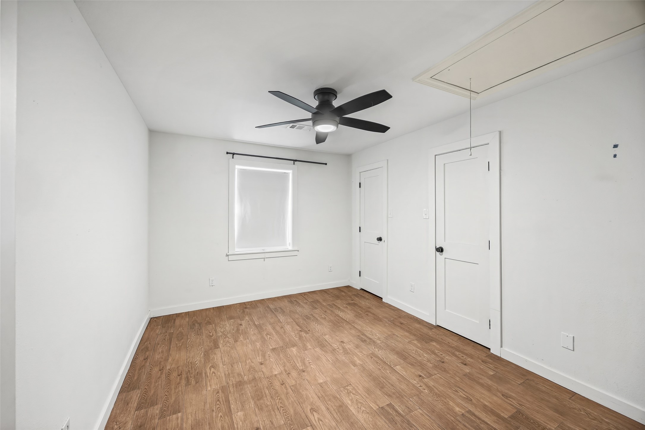 9715 Greenwillow Street Houston, TX 77096 - Photo 20 of 31 a view of a livingroom with a chandelier fan