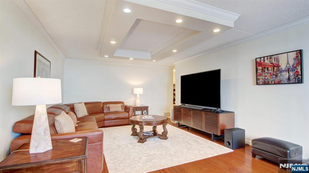 250 Gorge Road, Unit 28D Cliffside Park, NJ 07010 - Photo 4 of 40