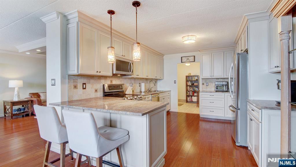 250 Gorge Road, Unit 28D Cliffside Park, NJ 07010 - Photo 6 of 40