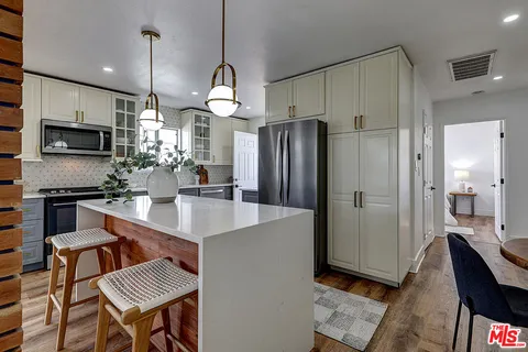 $1,299,000 | 11948 Culver Drive, Culver City, CA 90230