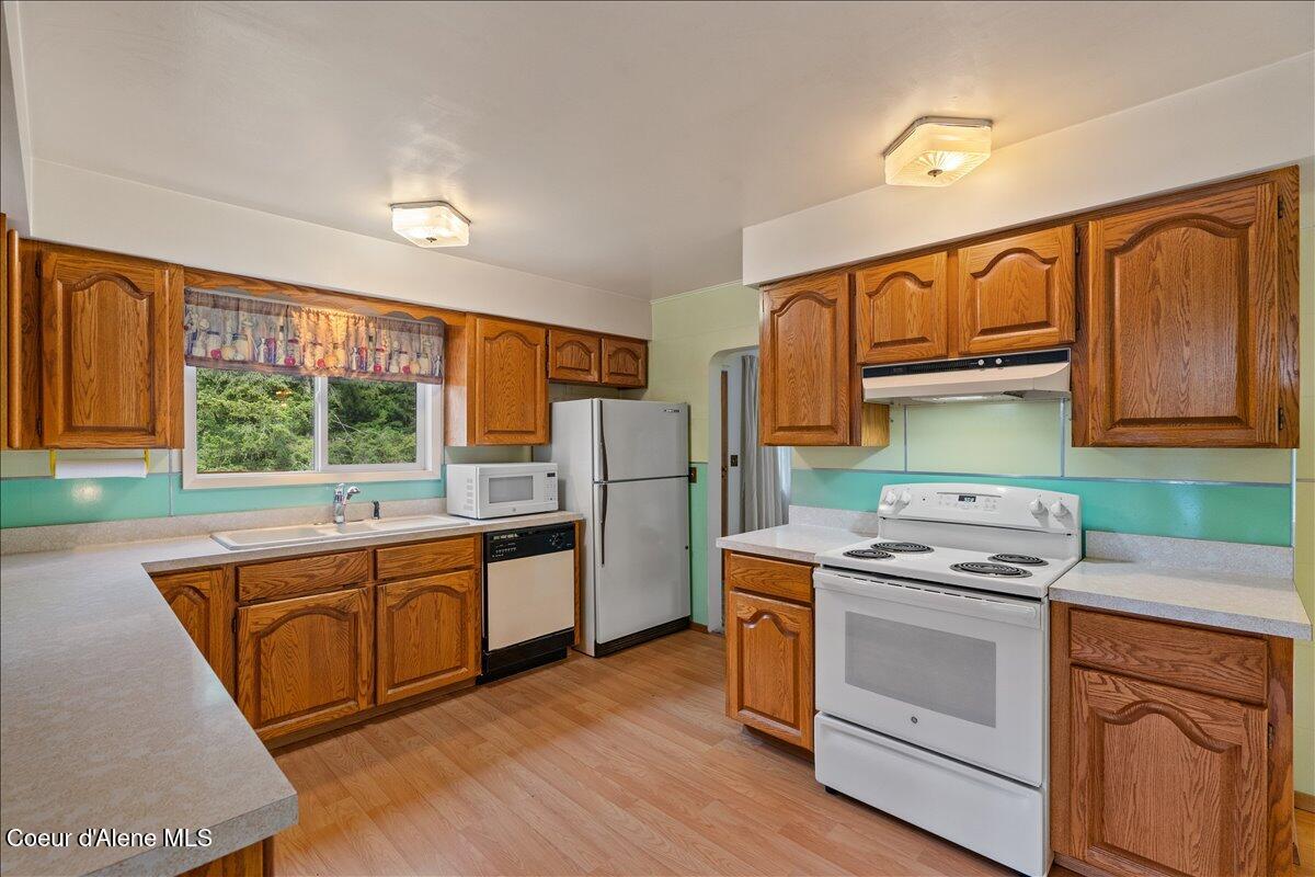 2122 Nine Mile Road, Unit B Wallace, ID 83873 - Photo 13 of 42 12-Kitchen