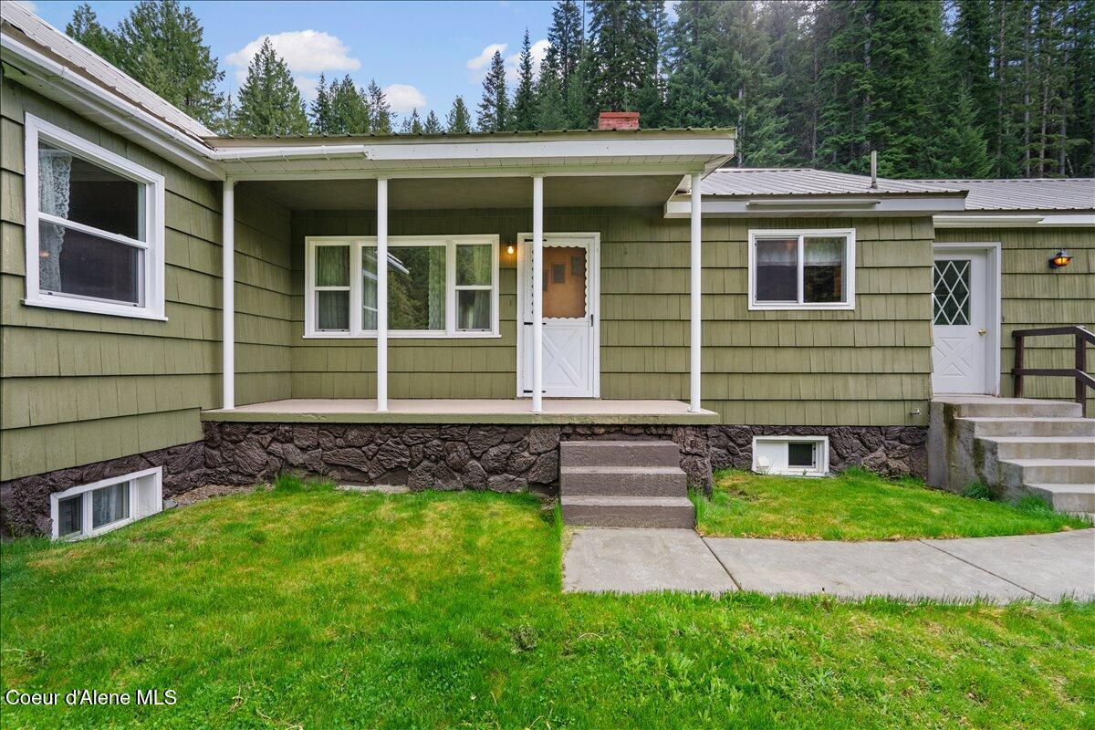 2122 Nine Mile Road, Unit B Wallace, ID 83873 - Photo 6 of 42 05-Front walkway