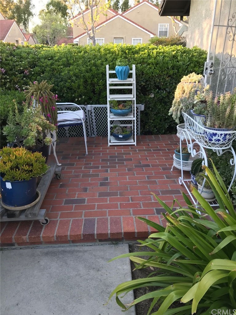 14 Columbia Irvine, CA 92612 - Photo 4 of 12 a view of a chairs and table in backyard