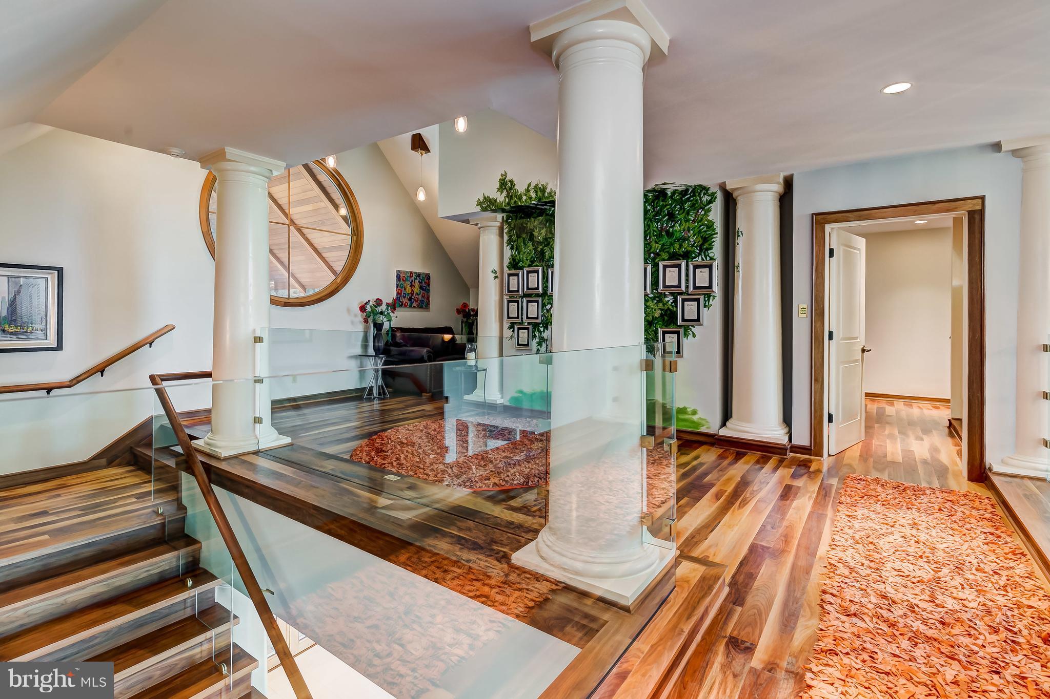 7402 Kent Point Road Stevensville, MD 21666 - Photo 81 of 134 Landing at center stairway to West wing