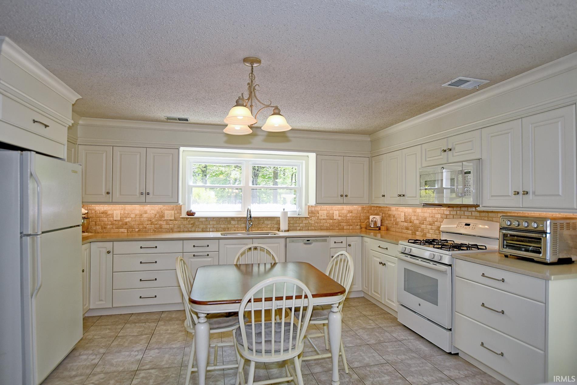 9908 Fischer Road Evansville, IN 47720 - Photo 5 of 30