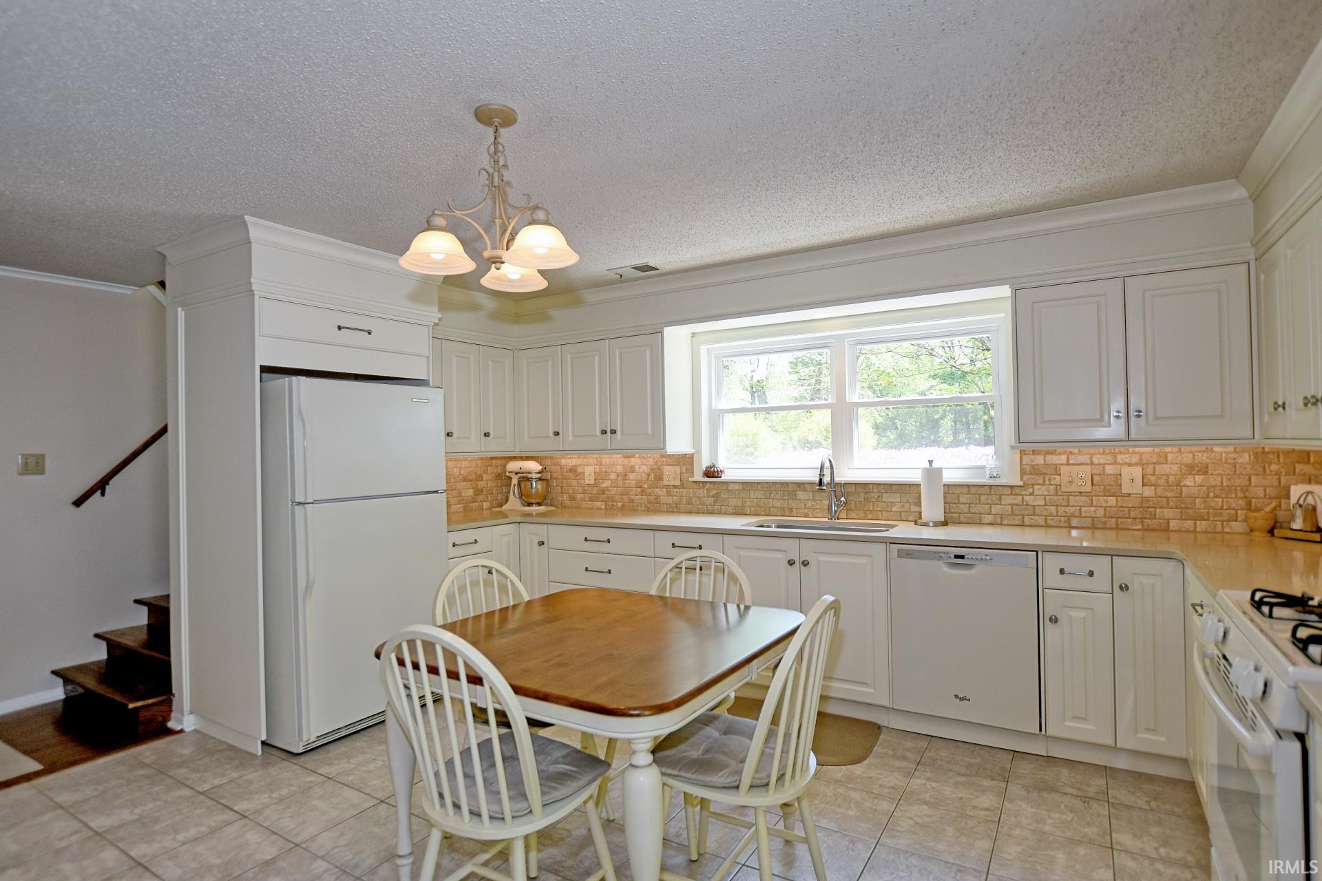 9908 Fischer Road Evansville, IN 47720 - Photo 6 of 30