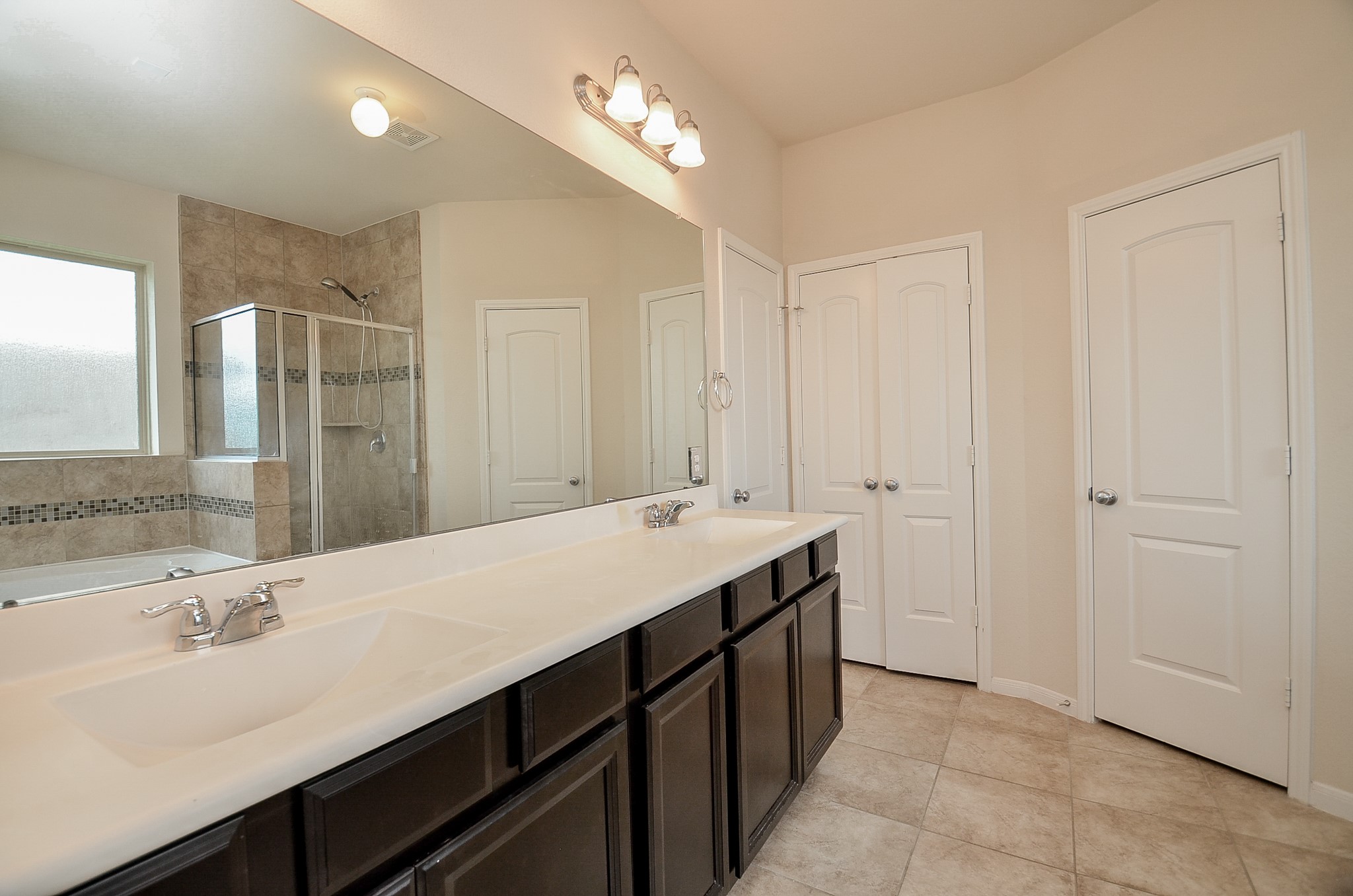 2227 Leonetti Lane Rosenberg, TX 77471 - Photo 36 of 47 Primary bathroom with a huge walk -in closet