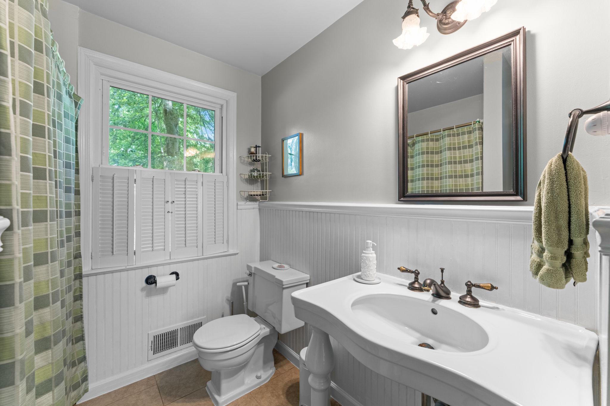 5121 Baltan Road Bethesda, MD 20816 - Photo 28 of 54 Full bathroom with natural light in the main level