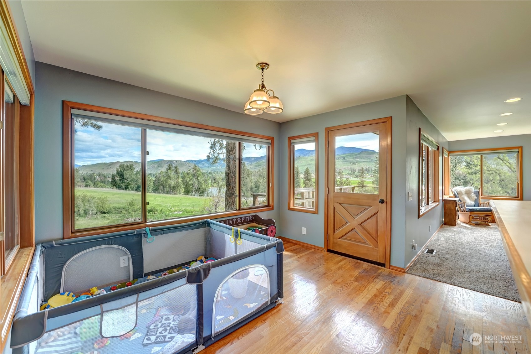6 Rising Eagle Road Twisp, WA 98856 - Photo 12 of 40 a very nice looking room with a large window