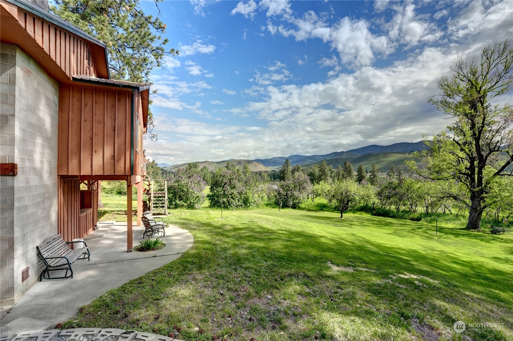 6 Rising Eagle Road Twisp, WA 98856 - Photo 37 of 40 a view of a backyard with garden