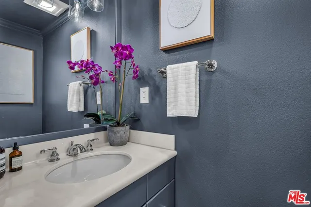 $975,000 | 14101 Dickens Street, Unit 4, Sherman Oaks, CA 91423