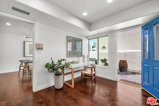 $975,000 | 14101 Dickens Street, Unit 4, Sherman Oaks, CA 91423