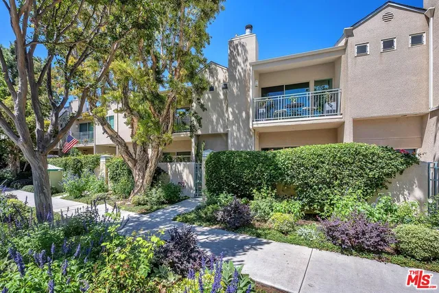 $975,000 | 14101 Dickens Street, Unit 4, Sherman Oaks, CA 91423